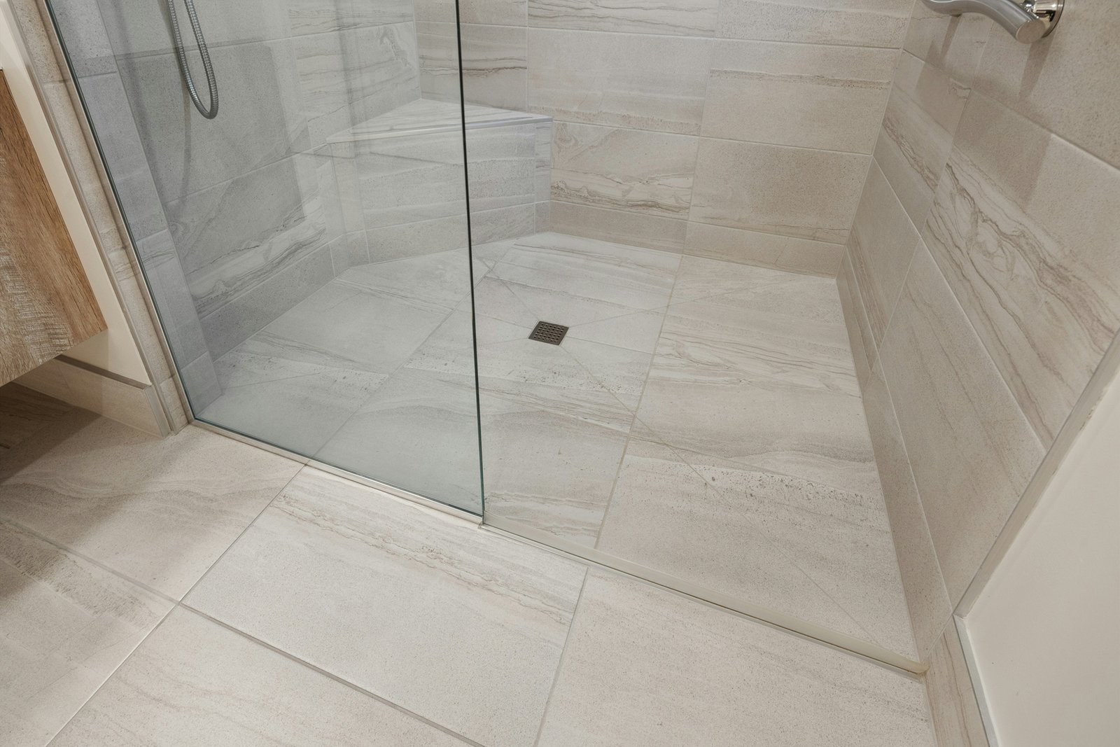 Duschabfluss im Badezimmer